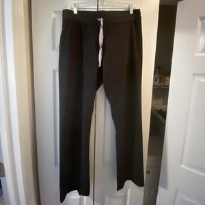 EUC Black FIGS Livingston